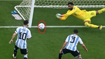 تصد خرافي من الحارس السعودي العويس في مباراة الأرجنتين والسعودية (فيديو)