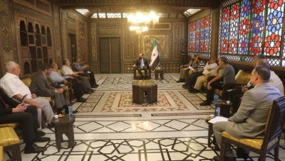 محافظ دمشق يبحث تحديات "ماروتا" و"باسيليا" مع أهالي المزة