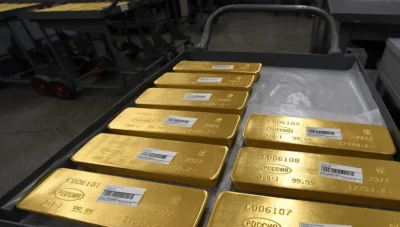 تراجع الذهب بعد قمة تاريخية... والمستثمرون يترقبون قرار الفدرالي الأميركي