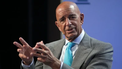 المبعوث الأمريكي توم باراك يدعو لرفع العقوبات وإعادة إعمار سوريا