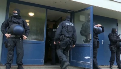 اعتقال سيدتين سوريتين في ألمانيا بتهمة حيازة بطاقات هوية فرنسية مزورة