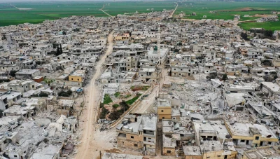 بالفيديو... تحذيرات في ريف إدلب بعد العثور على أفعى ضخمة بين ركام المنازل المدمرة