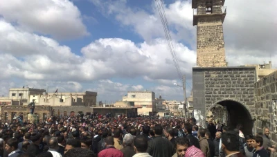 بالفيديو... توتر في ساحة المسجد العمري بدرعا البلد بعد طرد خالد المحاميد وتصاعد المواجهات