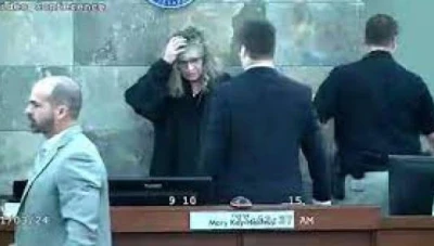 الحكم على مهاجم القاضية الأمريكية بعد فعلته الشنـيعة في فيديو الاعتـداء (فيديو)