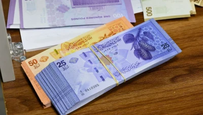 تحسّن نسبي في سعر الليرة السورية مع افتتاح تعاملات الأربعاء