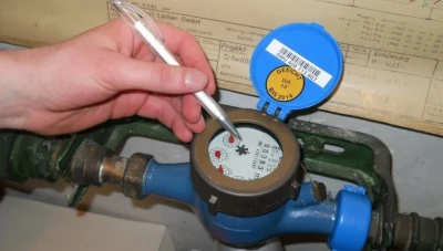 تدارس تطبيق الدفع الإلكتروني لفواتير المياه والاتصالات الأرضية اعتبارًا من العام المقبل