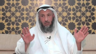 جـدل واسـع حول فتـوى الداعـية عثمان الخميس بشأن تـحـريـم ارتـداء الرجـال للون الأحمر