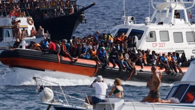 توقيف قاربي لجوء يحمل 41 لاجئًا سوريًا قبالة السواحل اليونانية