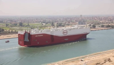 قناة السويس تستقبل إحدى أكبر حاملات السيارات في أولى رحلاتها البحرية