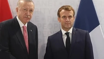 أردوغان وماكرون يتفقان: ضـرورة رفع العقـ.ـوبات الأوروبية عن سوريا لدعم الاستقرار