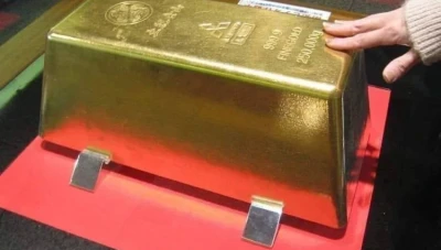 دبي تسـجل إنـجازًا عالـميًا بإنتاج أكـبر سبيـكة ذهبية في العالم