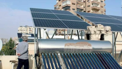 تأثـير القـروض لتمـويل الطاقة الشمسية على الاقتصاد السوري: زيـادة التـضـخم وانخفـاض الإنتاج المحلي