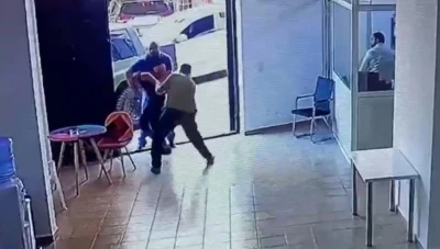 بالفيديو... اعـتـداء وحـشـي على فتى سوري في لبنان بسبب خـلاف حول ركن سيارة