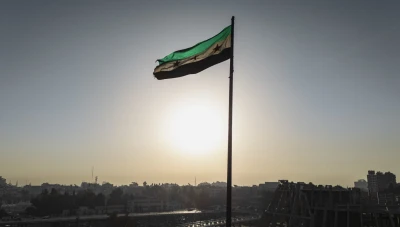 أكاديمي إماراتي يثـيـر تـفاعلًا واسـعًا حول "بوصلة سوريا الجديدة"