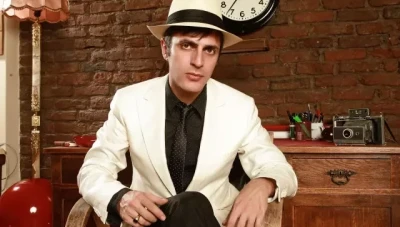 المغني التركي تيومان: "الهـلـع يسـيطر على الناس عند رؤية السوريين ذوي البـشرة الداكنة!"