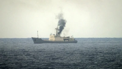 تفـاصيـل حـ.ـريـق في سفينة تجـ.ـسـس روسـية قبالة السواحل السورية: مـاذا يـحدث؟