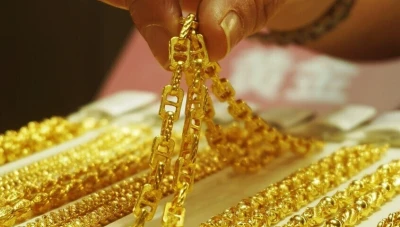 بداية عصر ذهبي جديد.. خبير اقتصادي سوري يكشف سرّ صعود الذهب في 2025