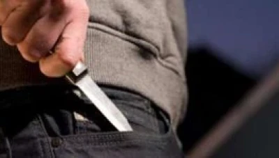 القبض على شاب قام بطعن 10 أشخاص بسكين من بينهم رجل وامرأة سوريّا الجنسية