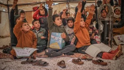 أزمـة التعليم في مخيمات شمال غرب سوريا: نـقـص الدعـم وارتفاع مـعدلات التـسرب