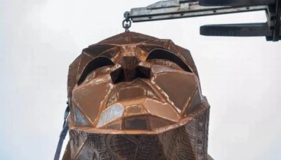 أول تمثال في العالم لامرأة ترتدي الحجاب في بريطانيا