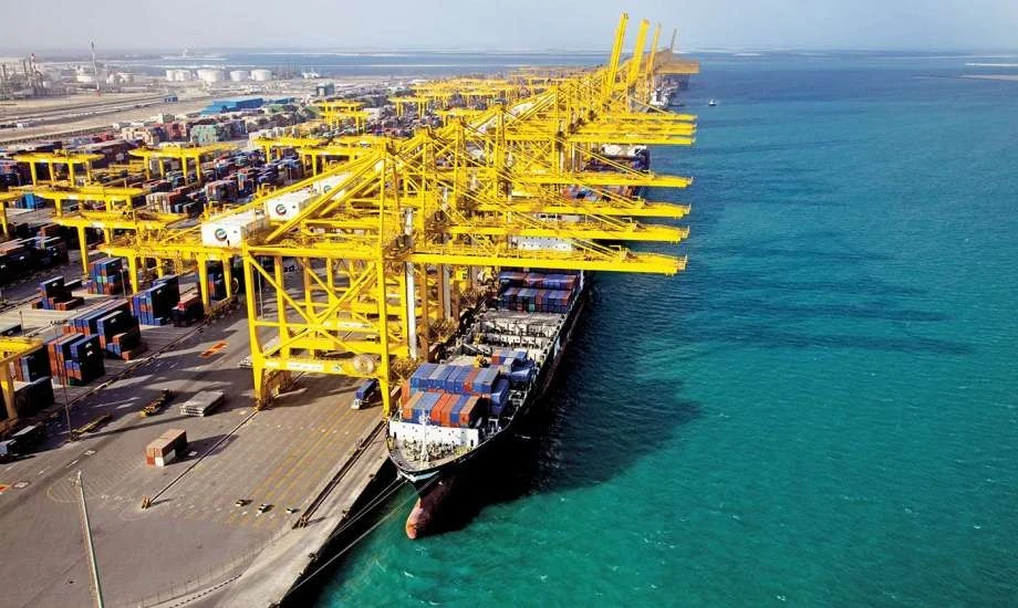 800 مليون دولار قيمة عقد استثمار لميناء طرطوس بين سوريا وموانئ دبي