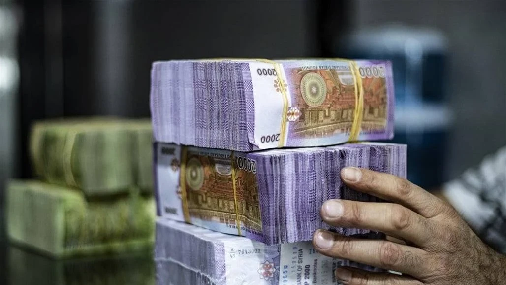 اللـيرة السـورية تواجـه تقـ.ـلبات حـا.دة بعد سـقـوط الأسـ.ـد