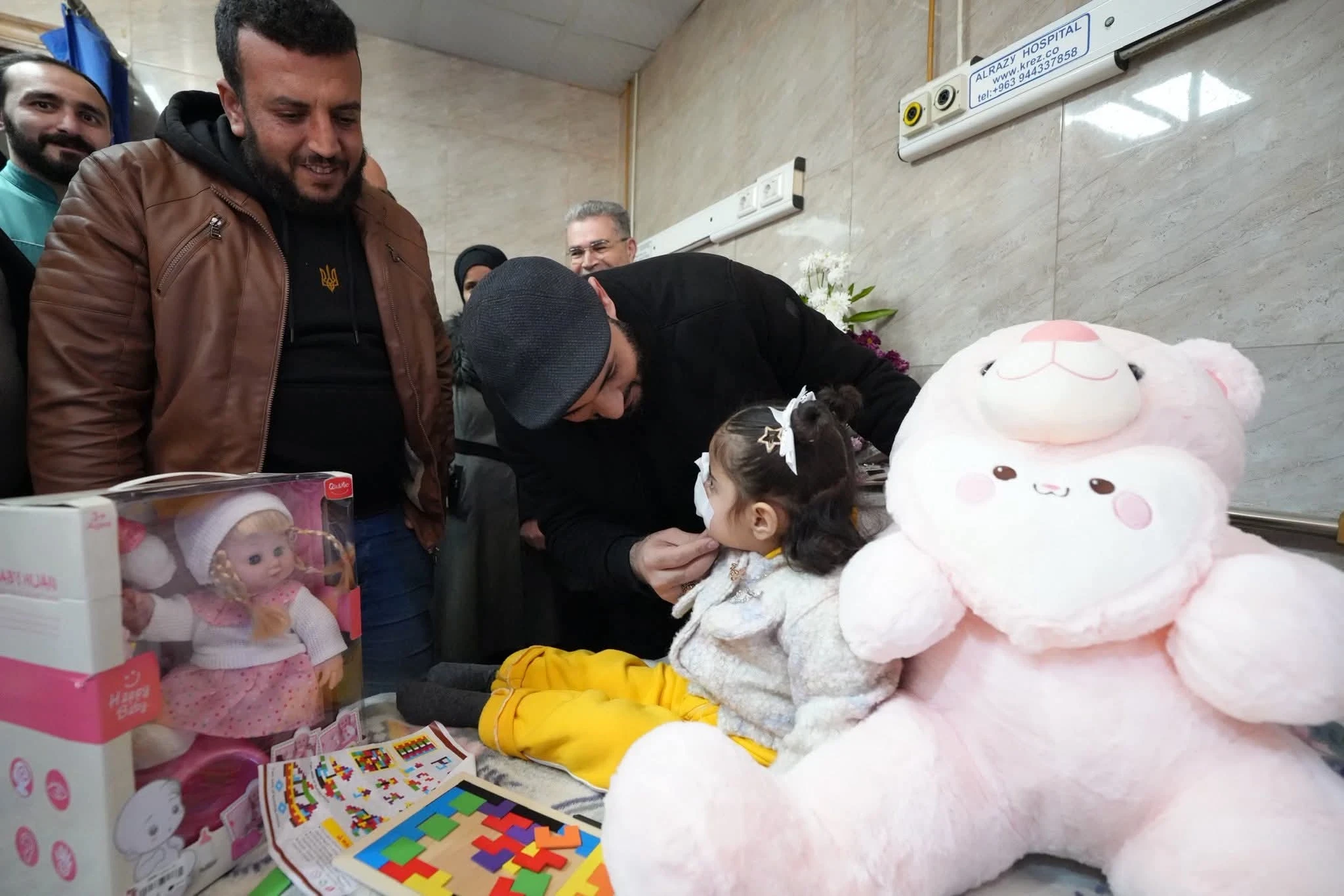 محافظ حلب يطّلع على أوضاع الجرحى في مشفى الرازي