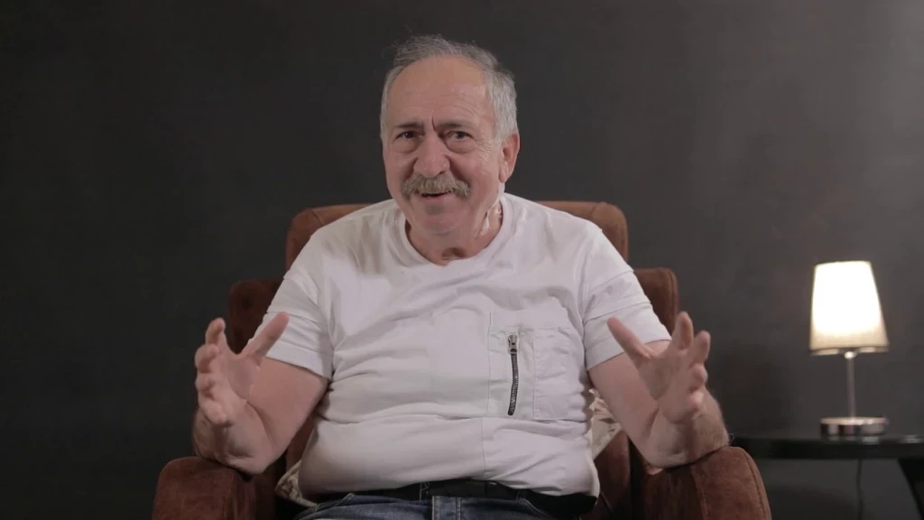 الفنان بشـار إسـماعيل يـحـذ.ف منشـ.ـور.اته: بين الانتـ.ـقـاد والتـراجـع