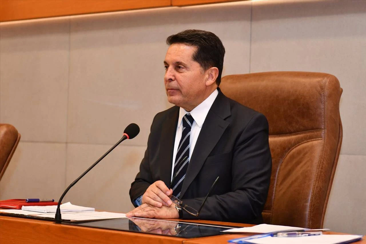 إقـالة رئيس بلدية أسنيورت بإسطنبول تـثيـر الجـدـل حول المحـسـوبيات وتوظـيف الأقـارب