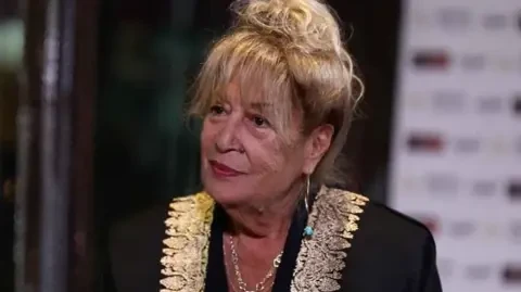 منى واصف: "خـفت على ابنـي الوحـيد من النظـام السـوري"