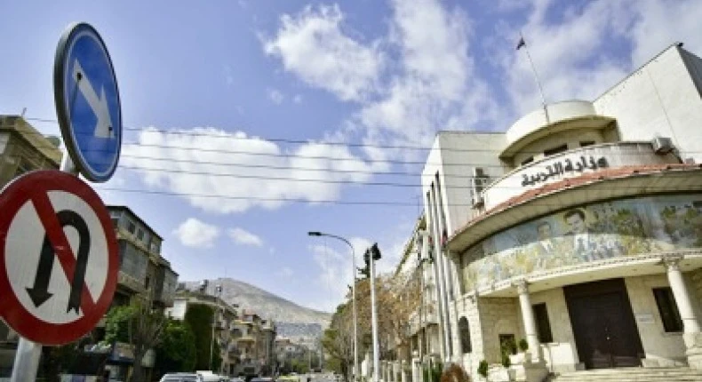 اصدار قرار وزاري يثـير جـدلاً واسـعاً