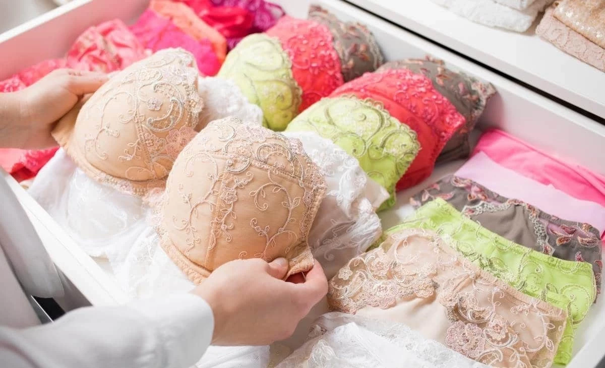 هل يتغير شكل الثدي عندما تتوقفين عن ارتداء حمالة الصدر