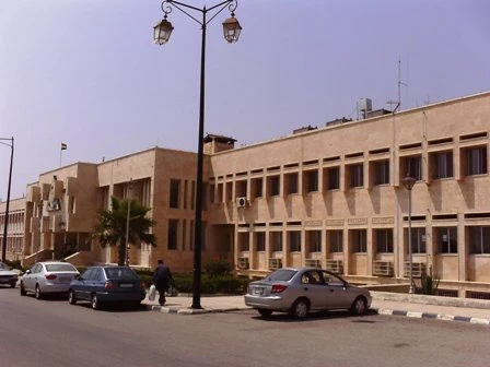 مدير عام مستـشفى بانيـاس الوطني يوضـح بشـأن تخـفيـض الأعـداد ويعـلن عن استقـبال الشـكاوى