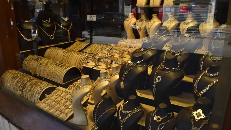 أسعار الذهب في سوريا تسجل تراجعًا واضحًا