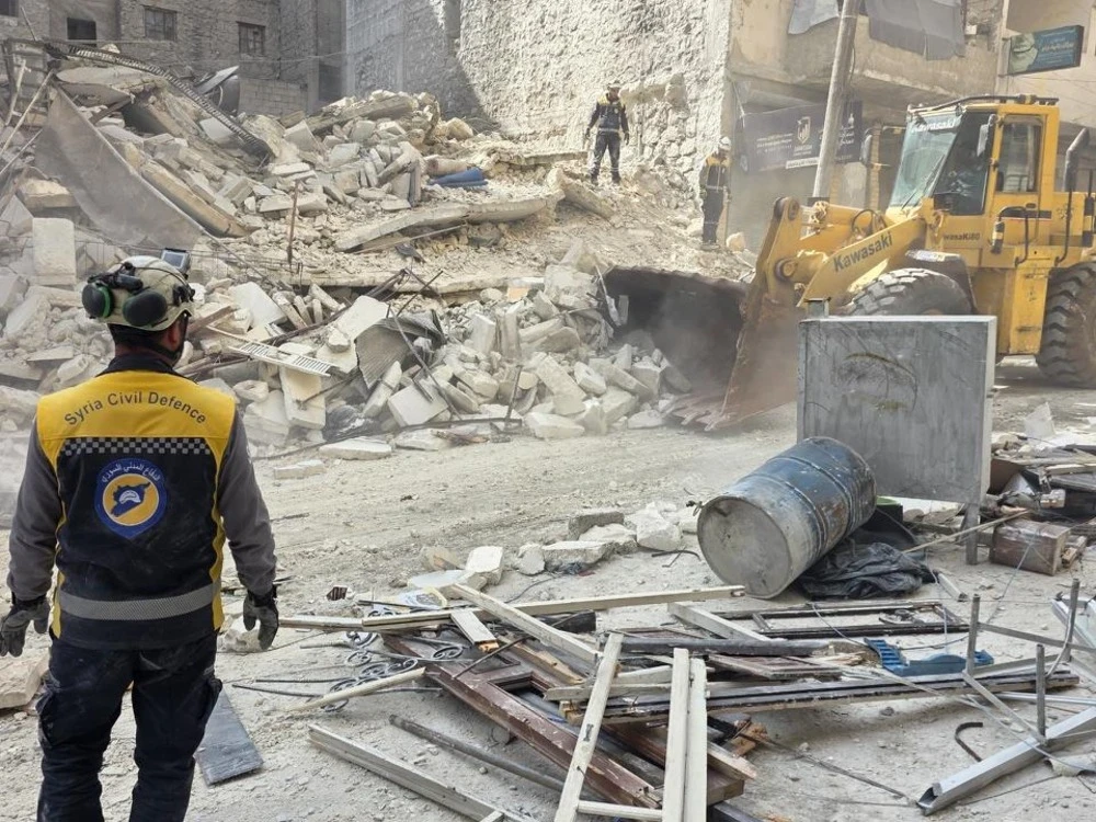 انهيار مبنى سكني في حي الأشرفية بحلب.. وارتفاع حصيلة الضحايا