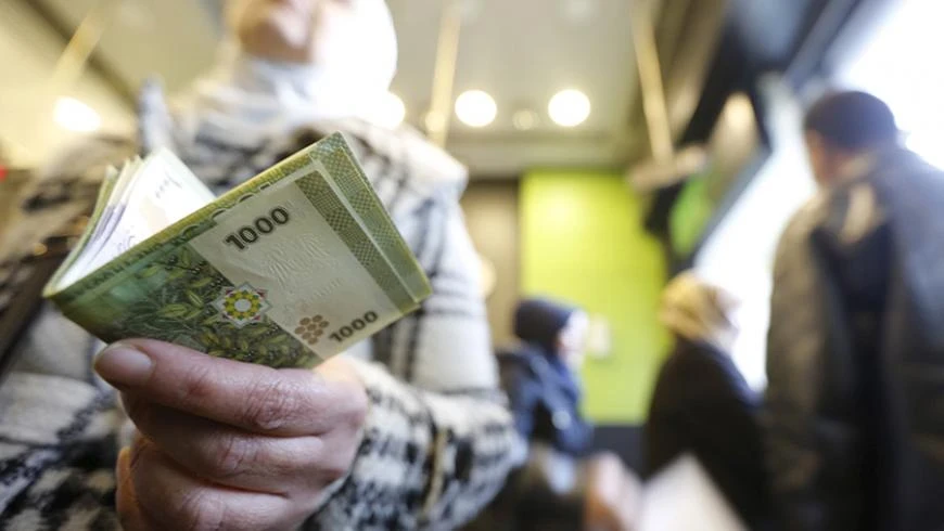 الليرة السورية تتراجع جزئياً أمام الدولار مع افتتاح تداولات الأربعاء 27 آب 2025