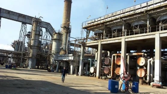 عودة مصفاة بانياس للعمل بعد شهور من التوقف: هل تنتهي أزمة الوقود في سوريا؟