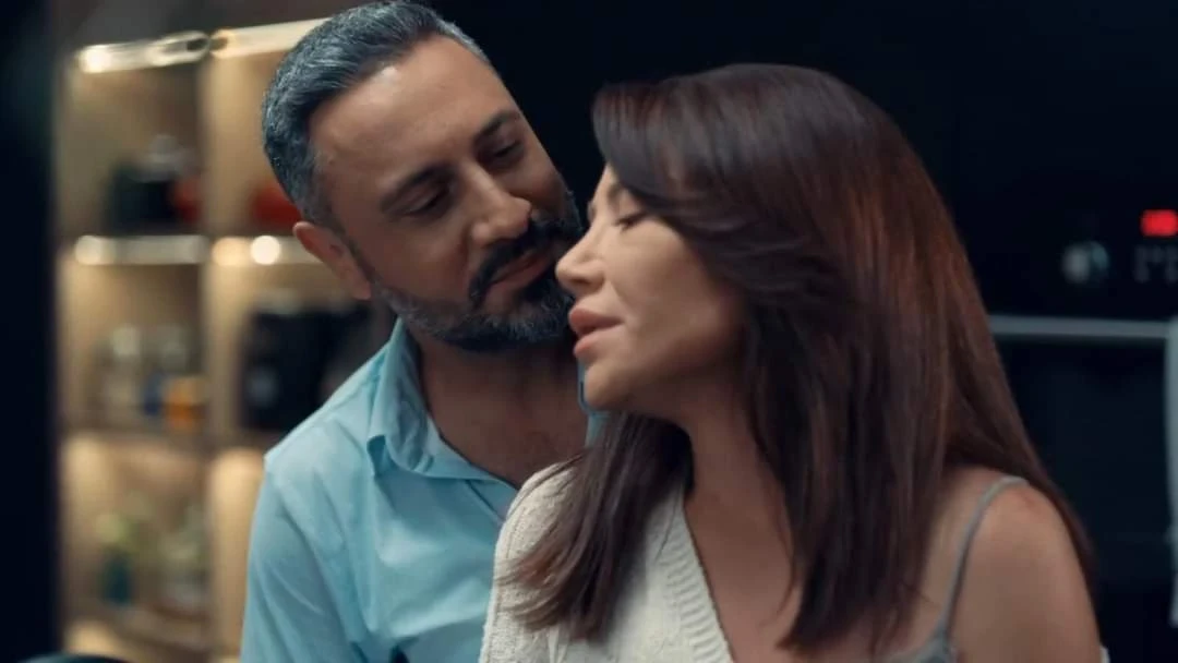 سلاف فواخرجي تظهر بدعم قوي لسلافة معمار بعد الانتقادات التي طالتها في مشهد القـبلة