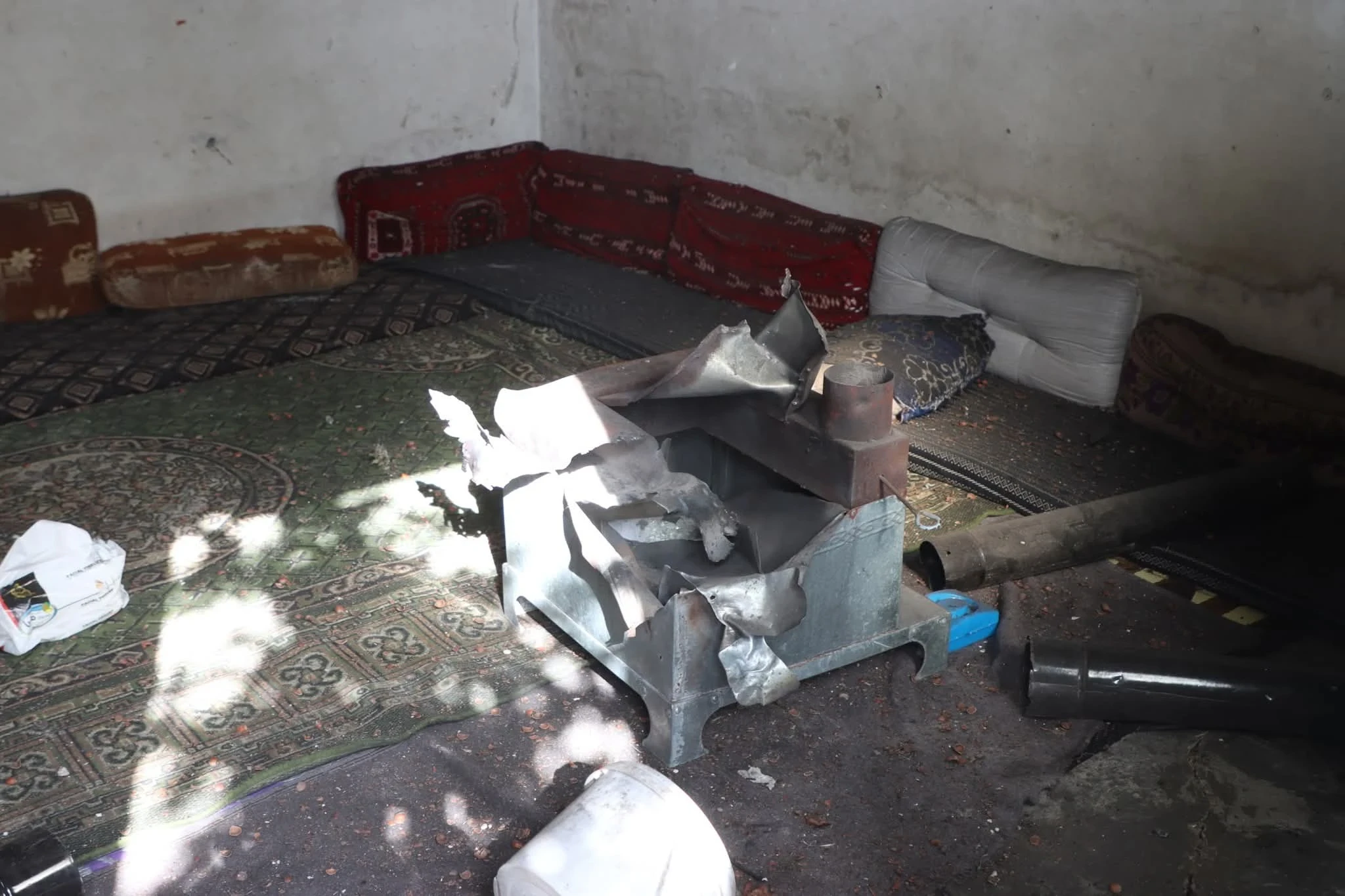 إصابة امرأة وطفلتها بانفـ..ـجار مخلّفات حـ..ـرب في بداما بإدلب