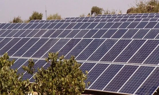 وزير الكهرباء يرفض استخدام مجموعات التوليد الصغيرة ويدعو للانتقال إلى الطاقات المتجددة