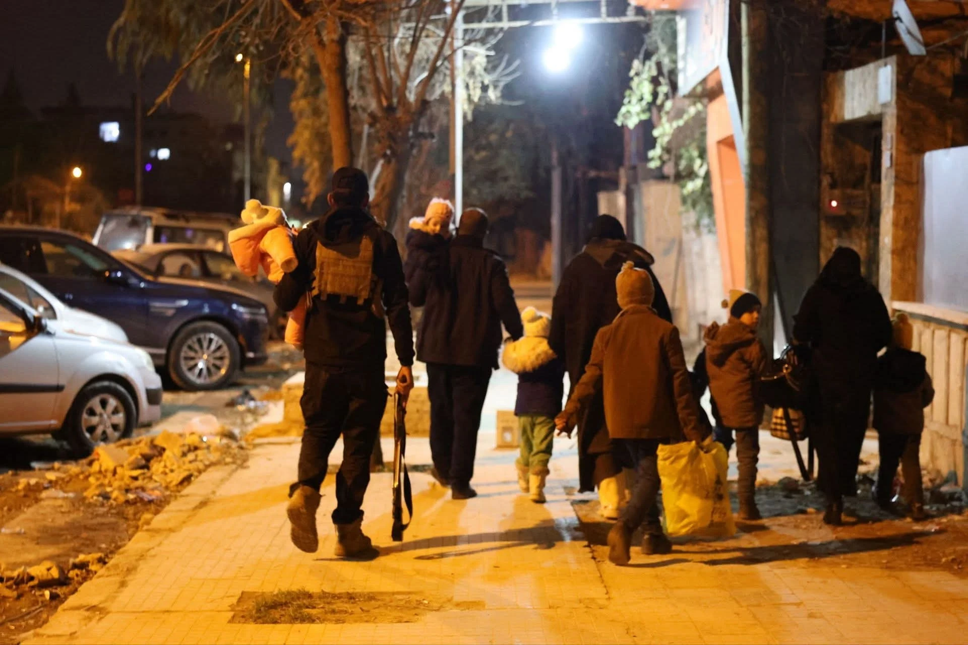 انتشار أمني مكثف في حلب لتأمين المدنيين وحماية الأحياء المتأثرة