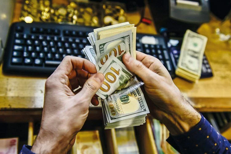 تحسن ملحوظ تسجله الليرة السورية عند افتتاح يوم الاثنين