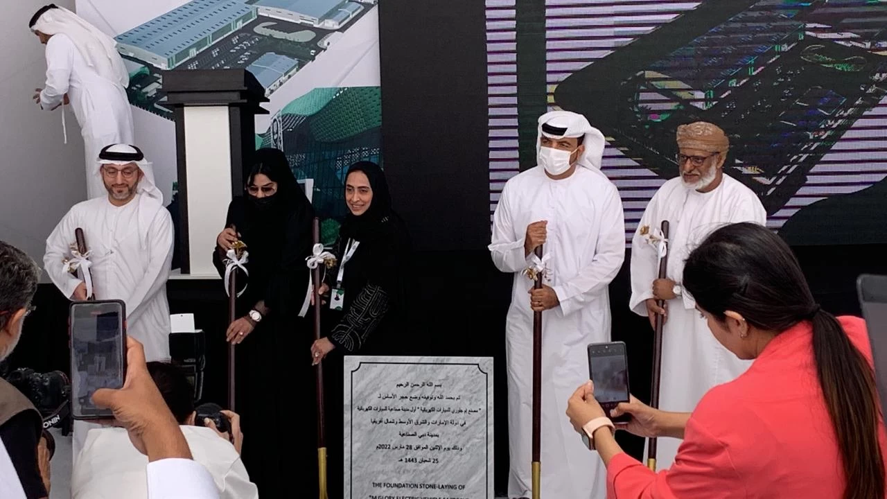 أول سيارة كهربائية صنع بالإمارات