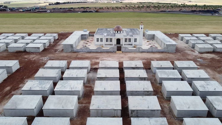 مسؤول تركي يكشف ‏عن الفئات التي ستحصل على منازل في شمال سوريا