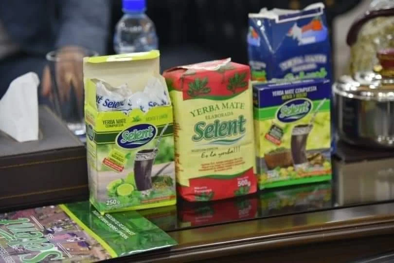 المتة على طاولة اجتماع الوزير سالم مع سفير البارغواي في لبنان