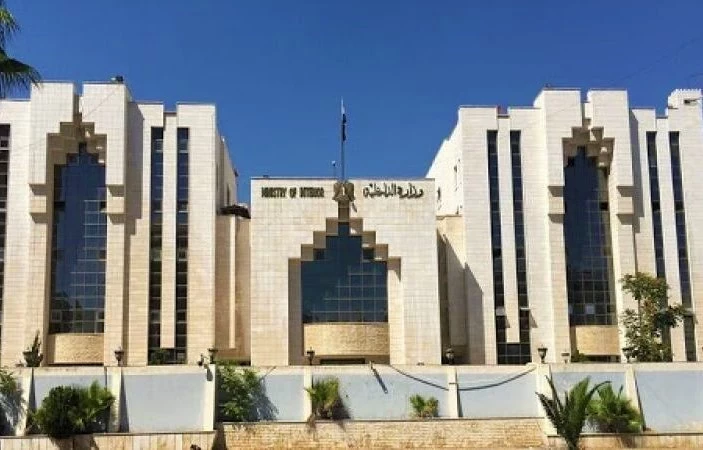 وضع حداً لما يشاع عن سمسرات وأتاوات... «الداخلية» تحسم الأمر