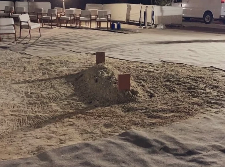 فيديو مؤثر لمحمد بن زايد عند قبر أخيه الشيخ خليفة