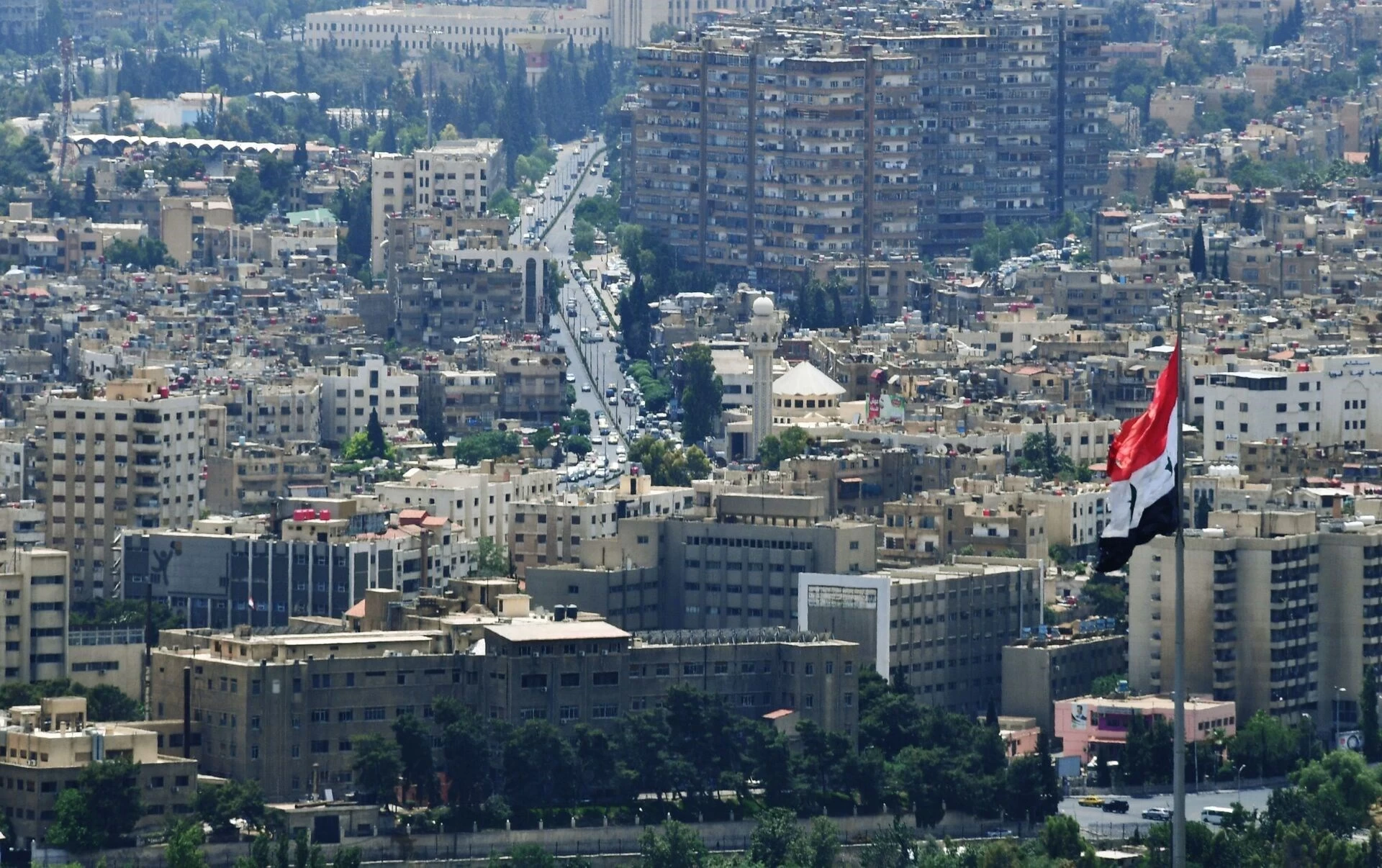 توصية اللجنة الاقتصادية أقرب لعدم الاخذ بها.. وتصريح وزير الصناعة هو الأصدق..!