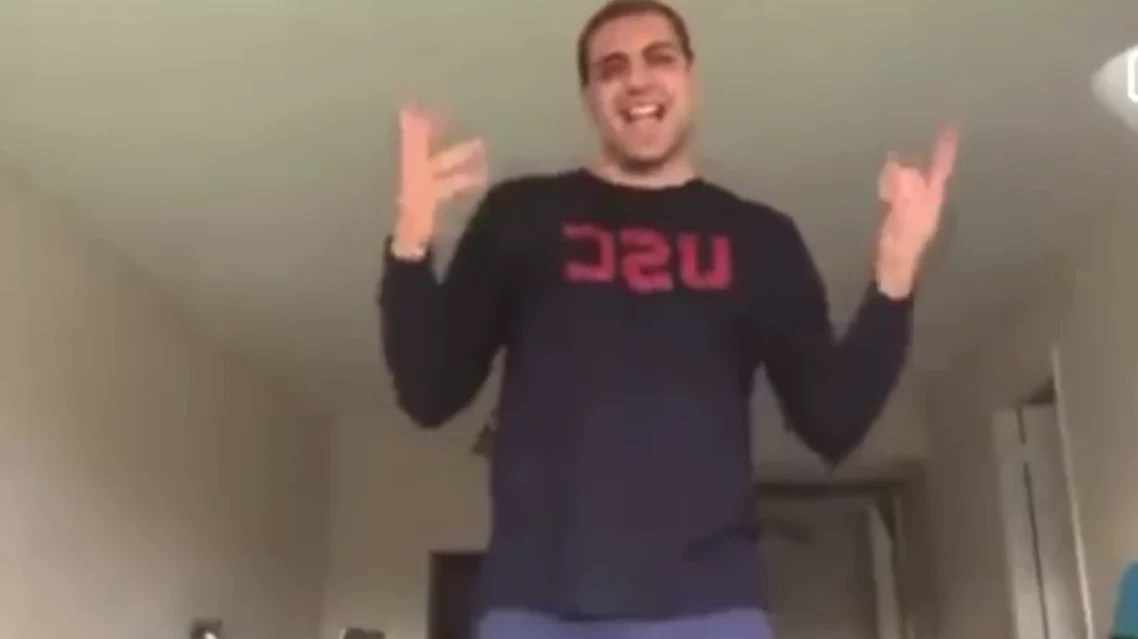 فيديو راقص لنجل وزيرة مصرية متهم بالقتل بأميركا يثير جدلا (فيديو)