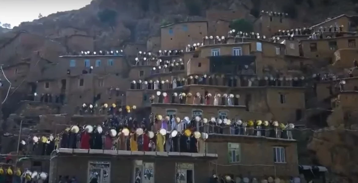 فيديو في مدح النبي محمد يحظى بانتشار واسع (فيديو)